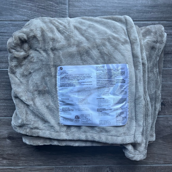 London Luxury | Bedding | London Luxury Heated Plug In Blanket | Poshmark